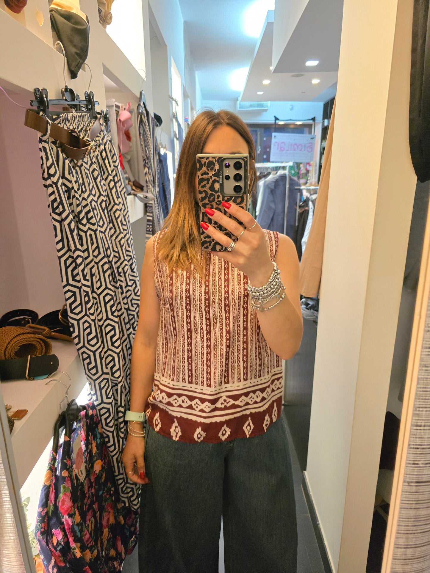 Blusa fantasia con fiocco bordeaux