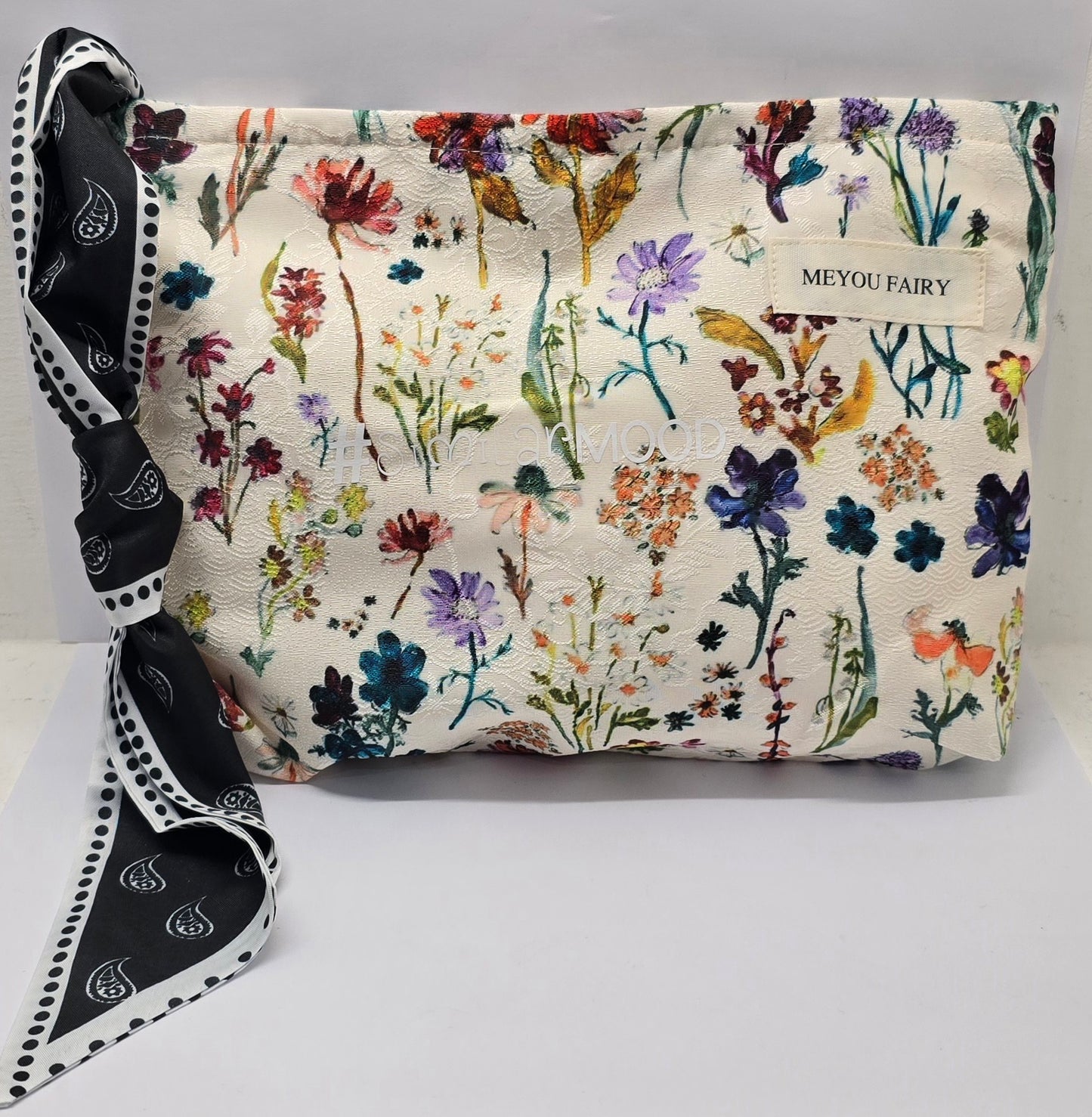 Le #similarMOOD " kiss" fiori panna