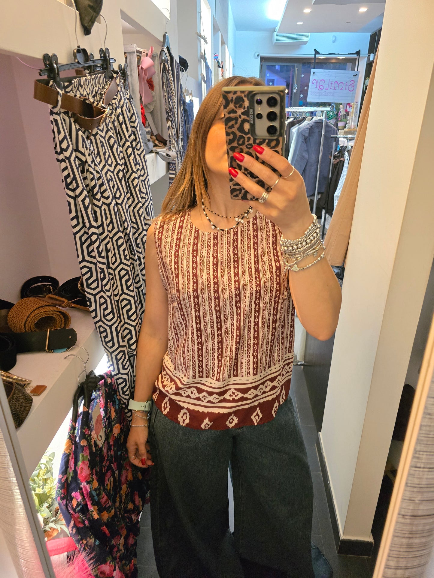Blusa fantasia con fiocco bordeaux