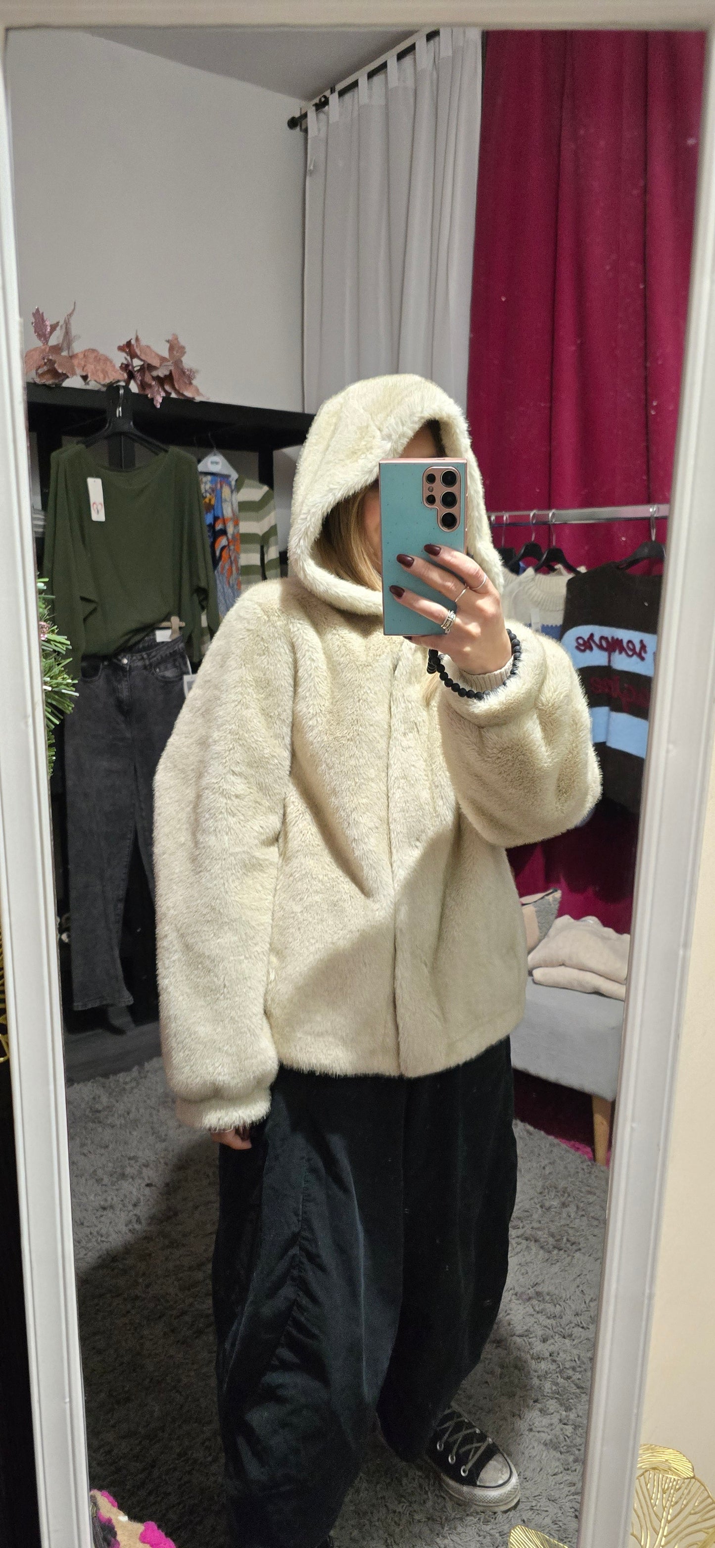 Pellicciotto eco con cappuccio panna