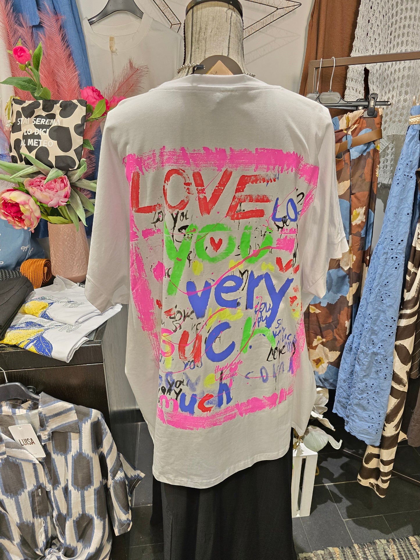 Tshirt street art