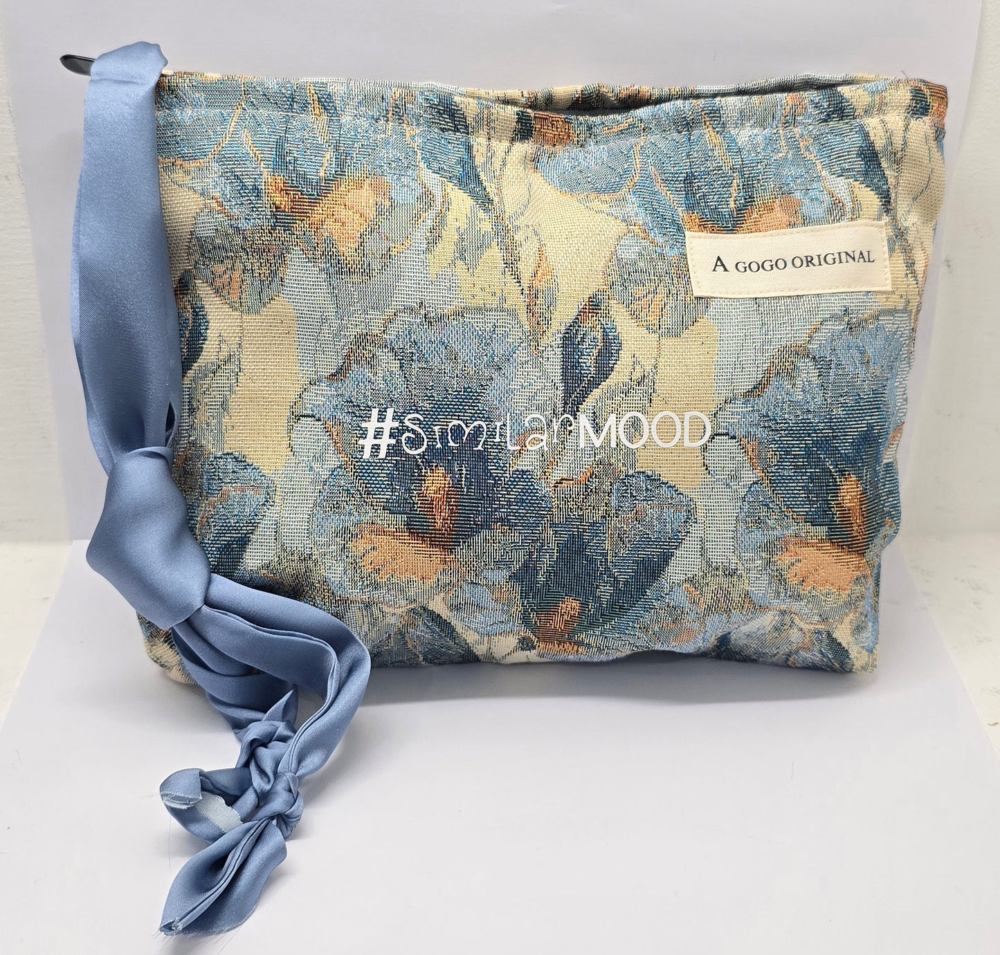 Le #similarMOOD " nata per il lusso " azzurra