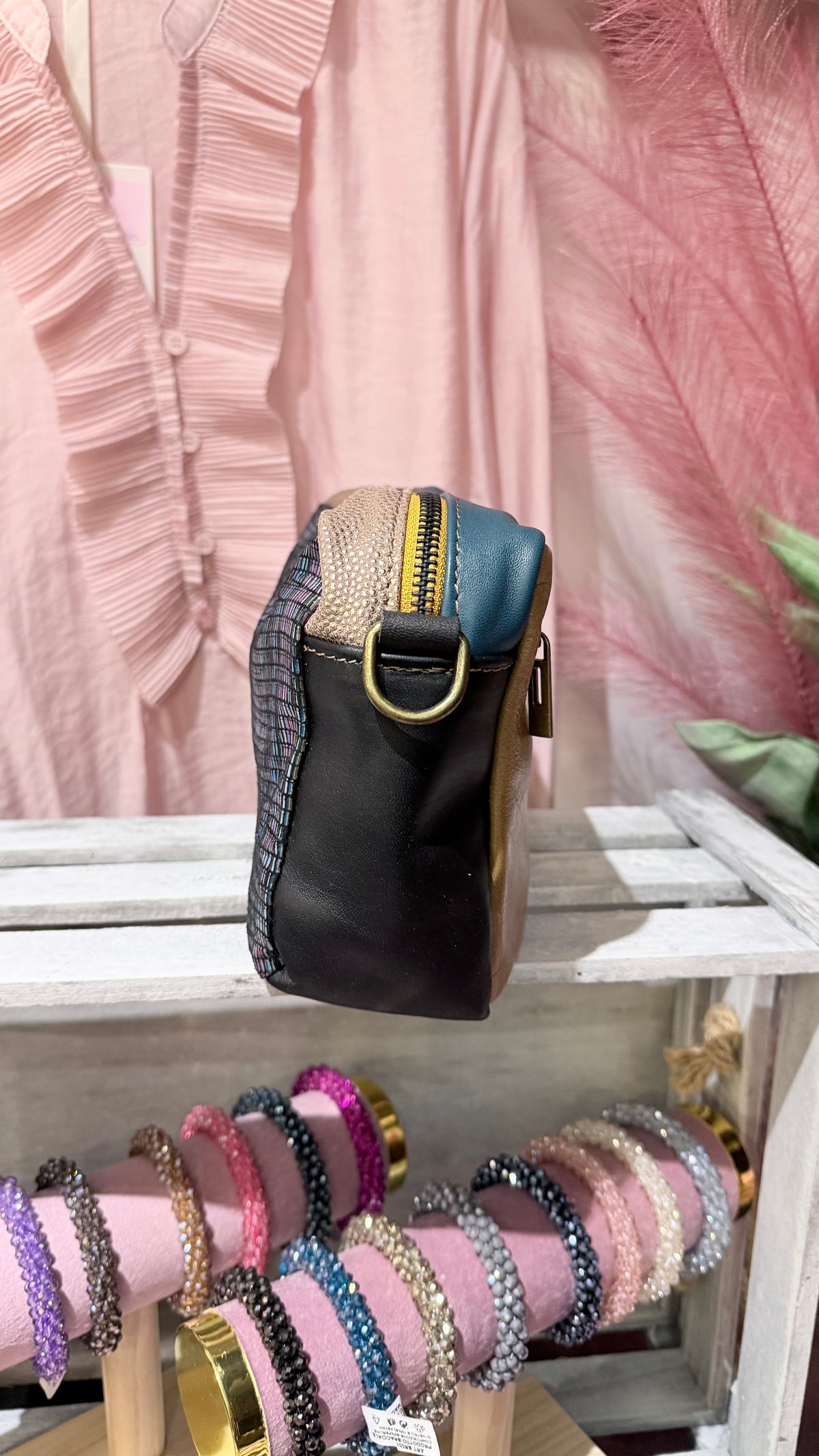 Clutch in pelle con tracolla @1