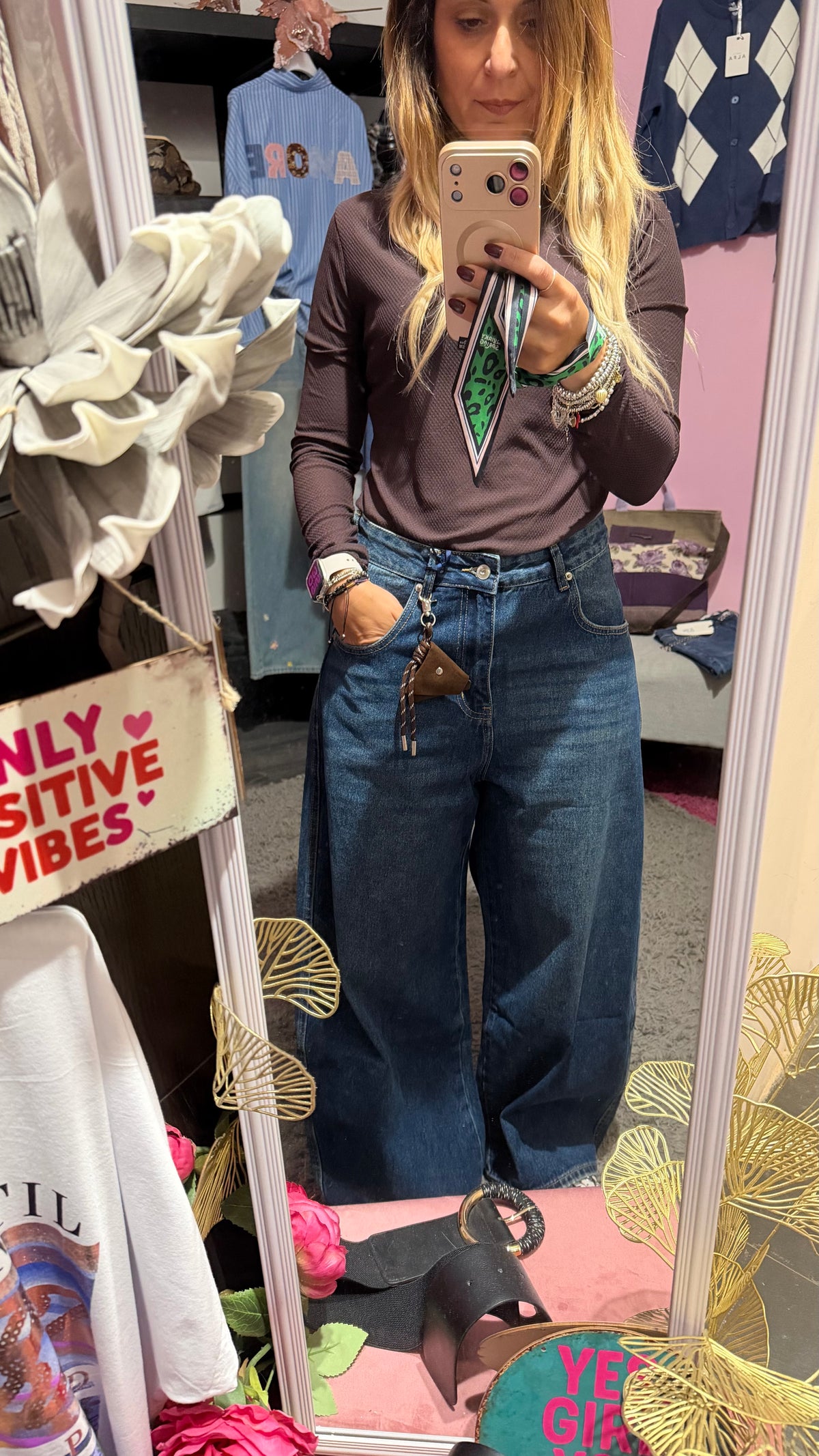 Jeans palazzo con portachiavi