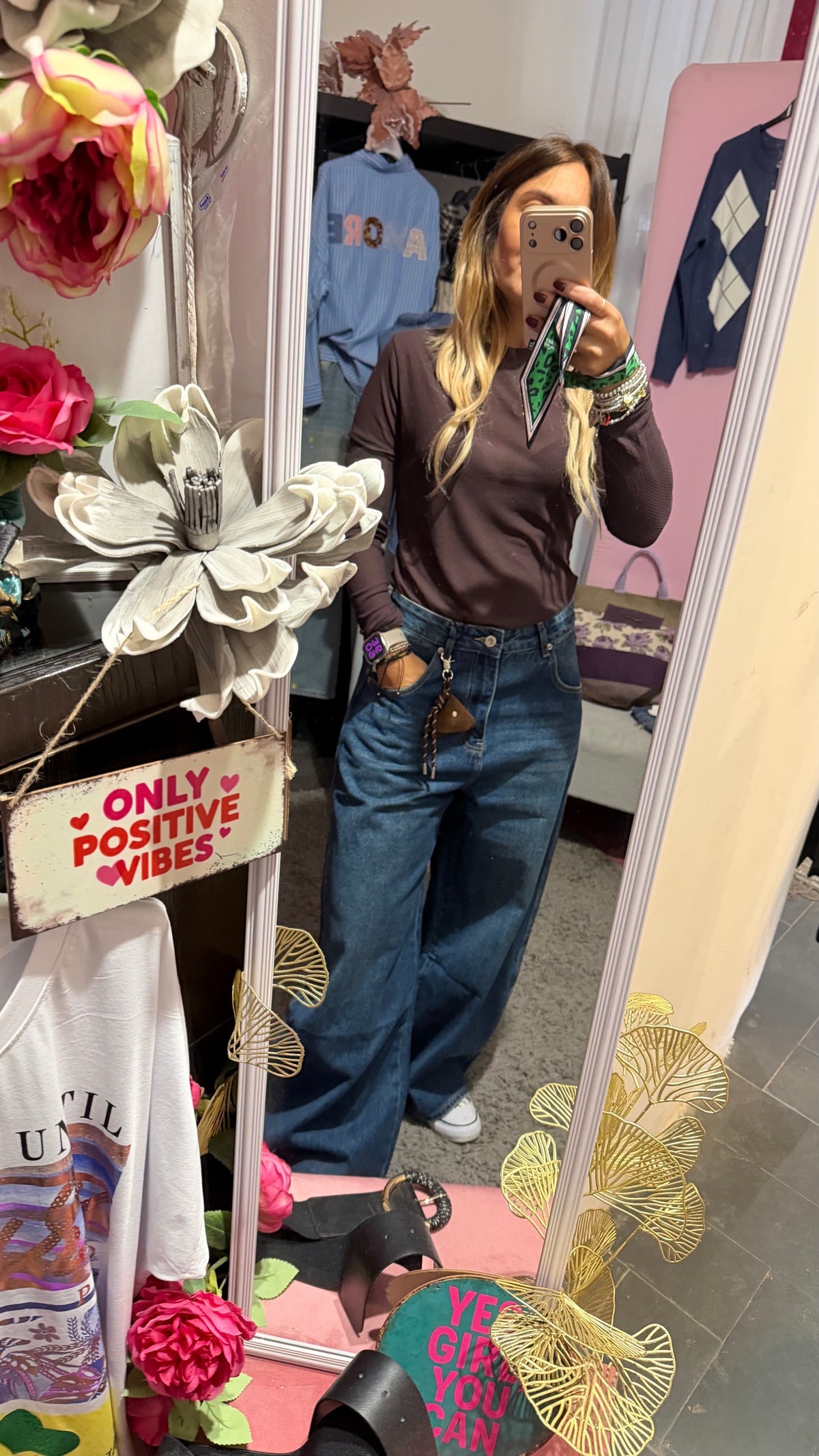 Jeans palazzo con portachiavi