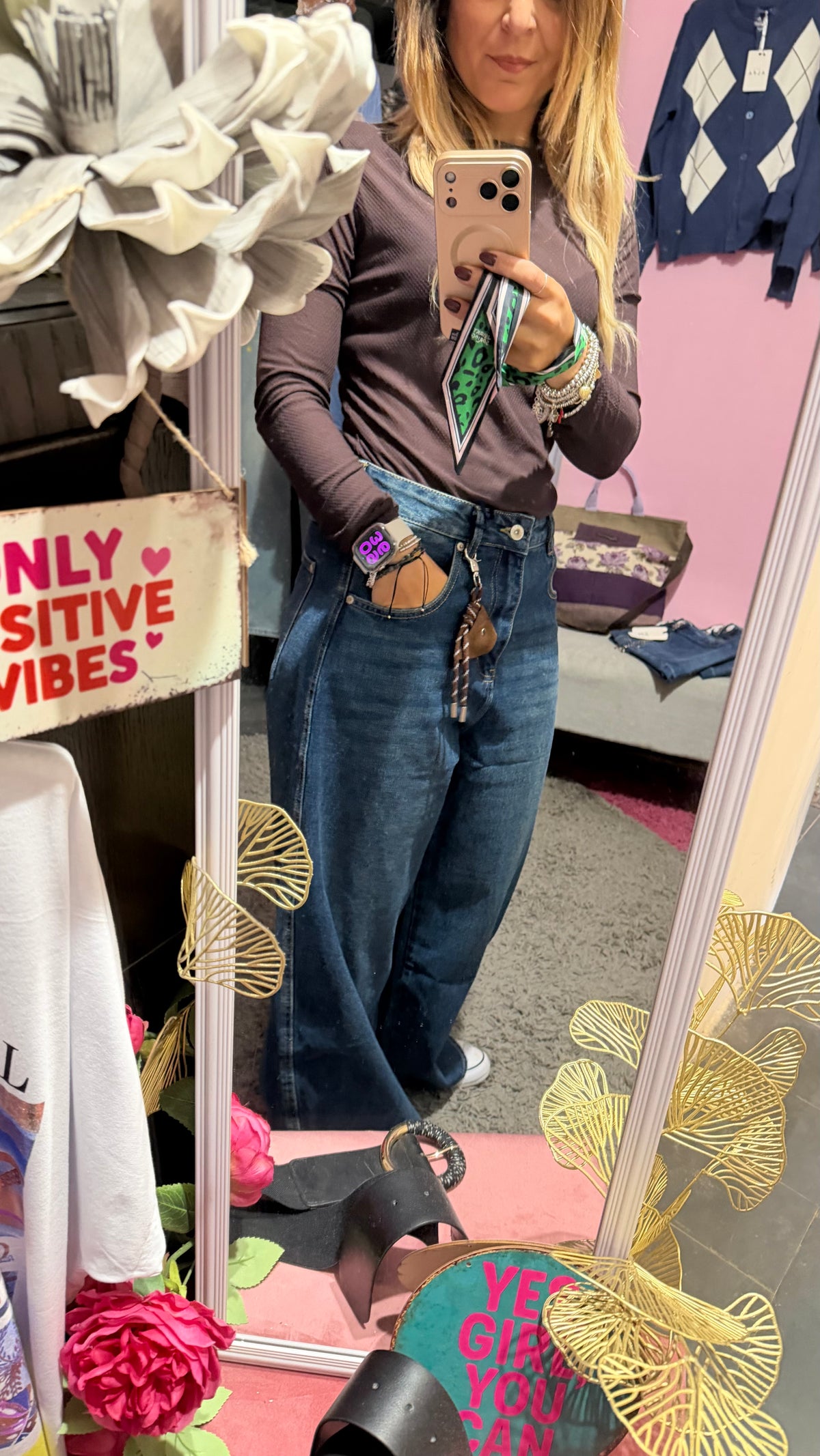 Jeans palazzo con portachiavi