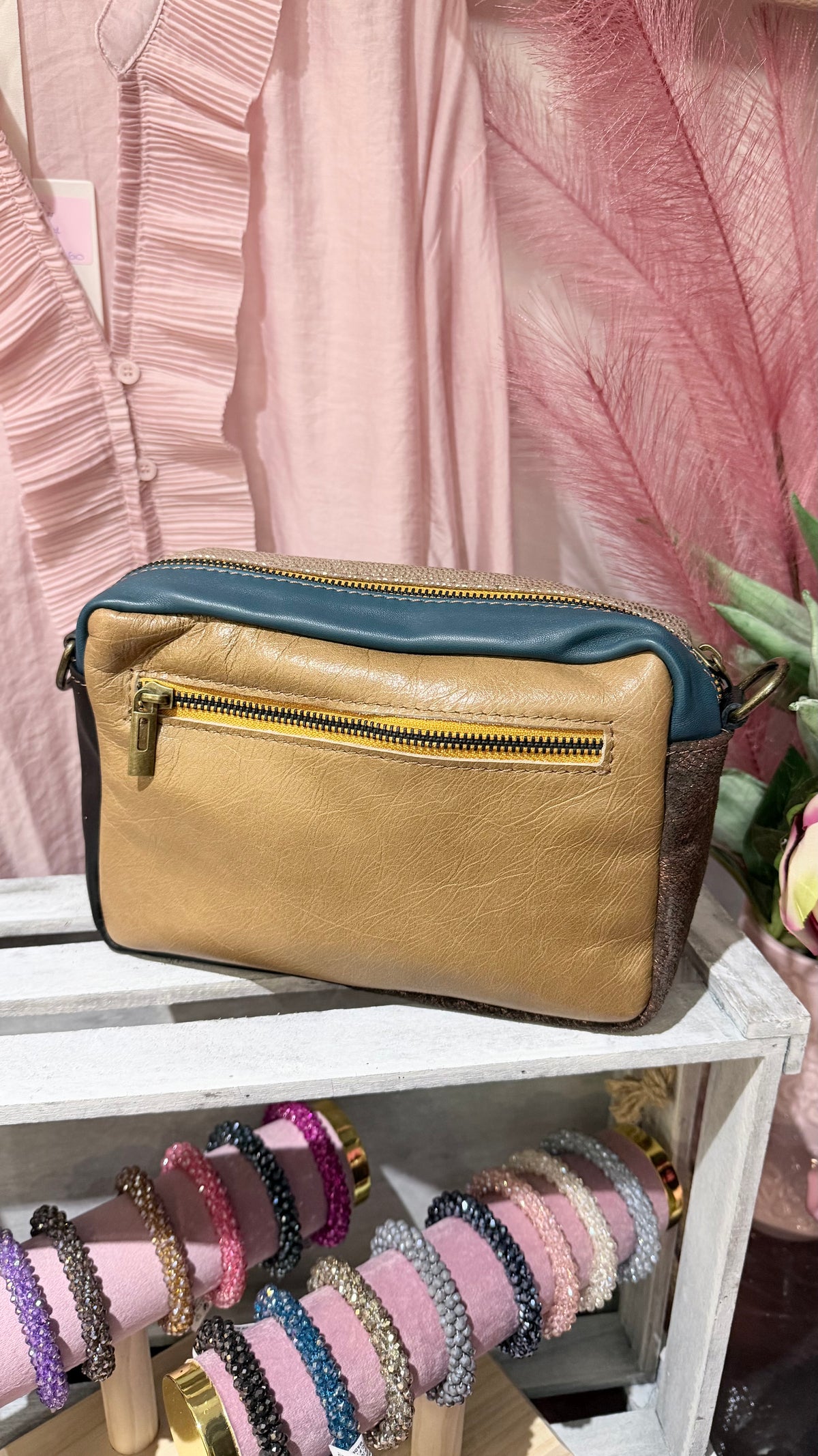 Clutch in pelle con tracolla @1