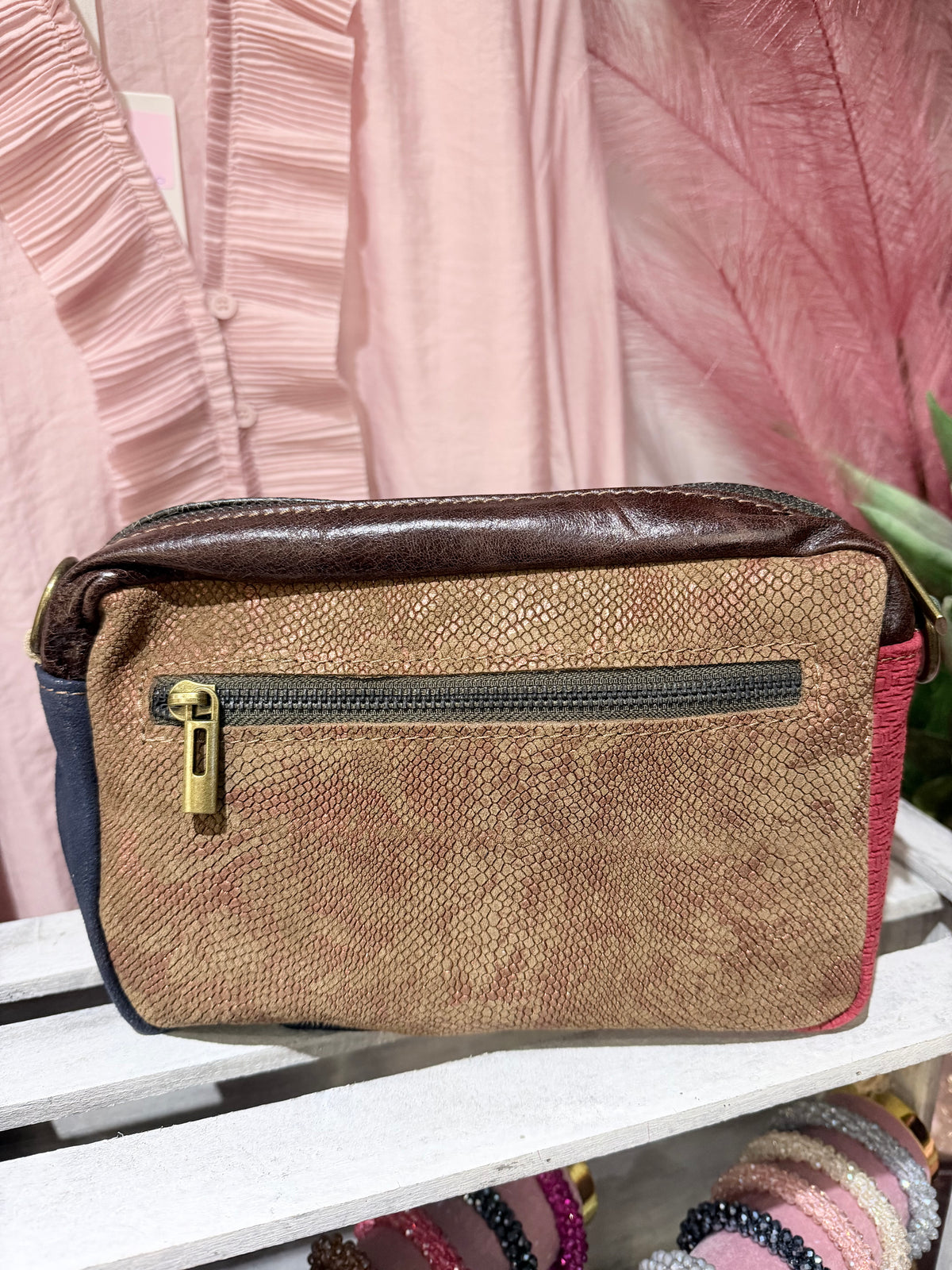 Clutch in pelle con tracolla @4