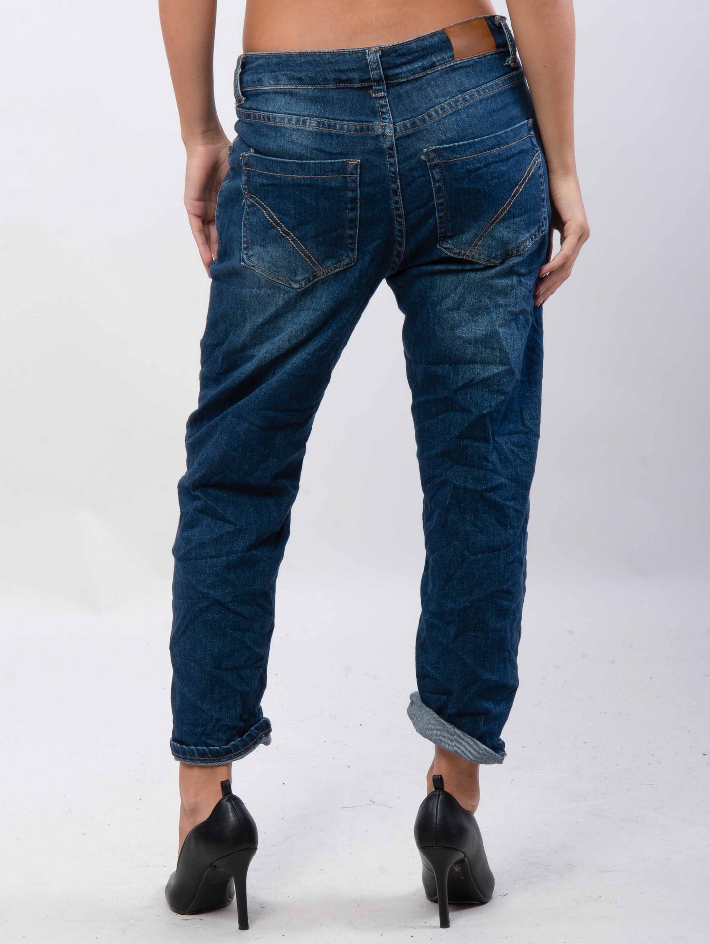 Jeans regular con bottone gioiello