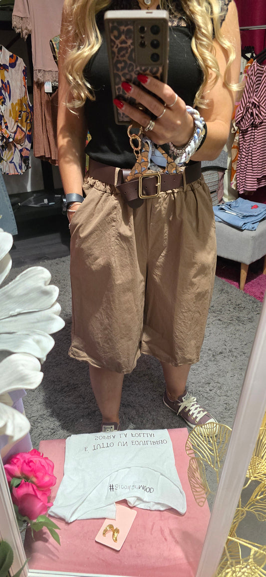 Bermuda camel con cintura