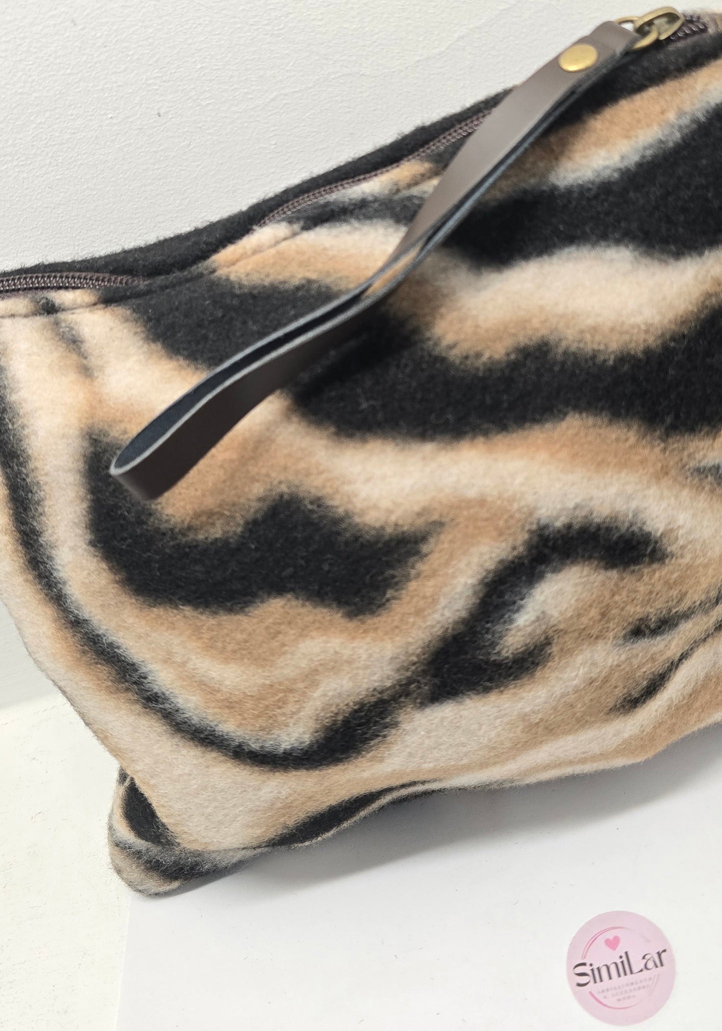 La Fuffy pochette  zebra camel