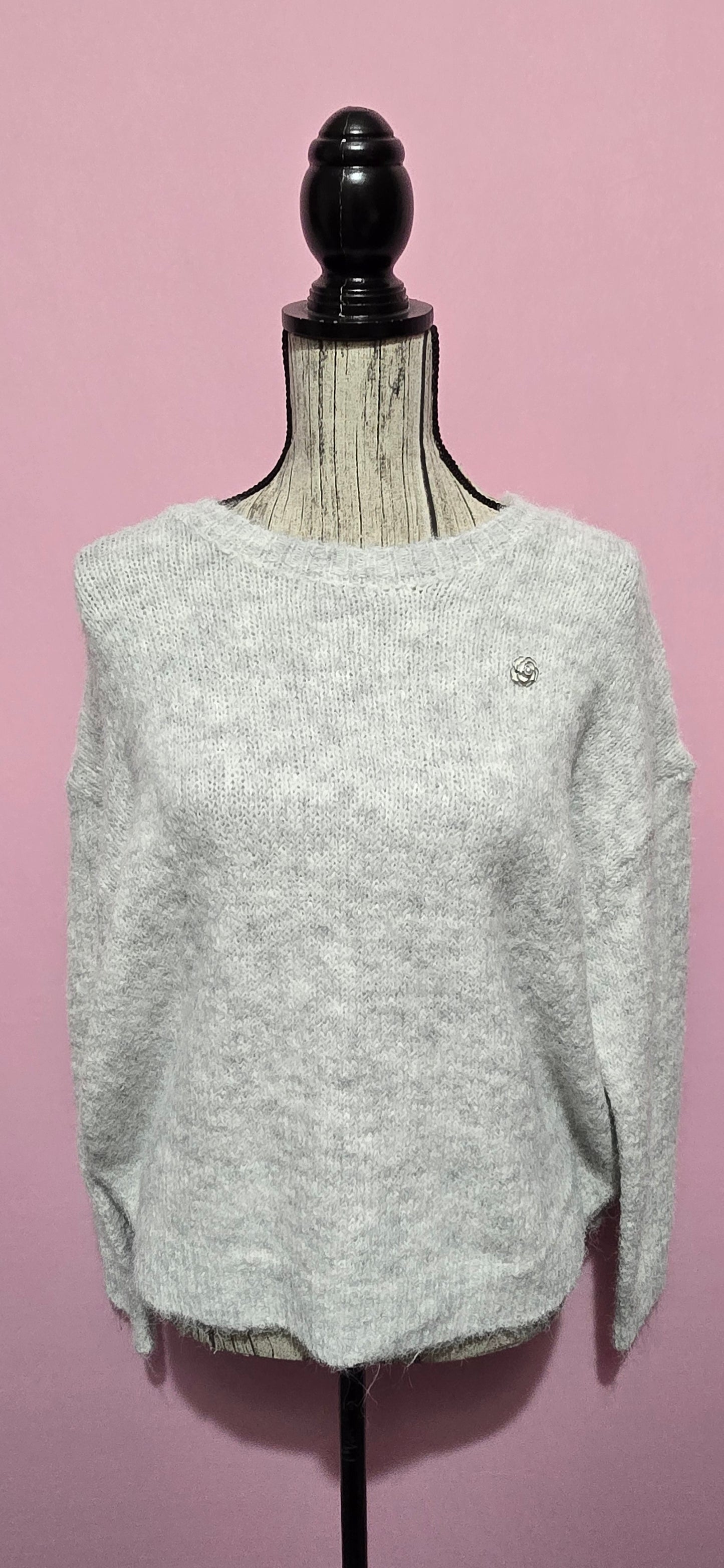 Pull grigio spilla