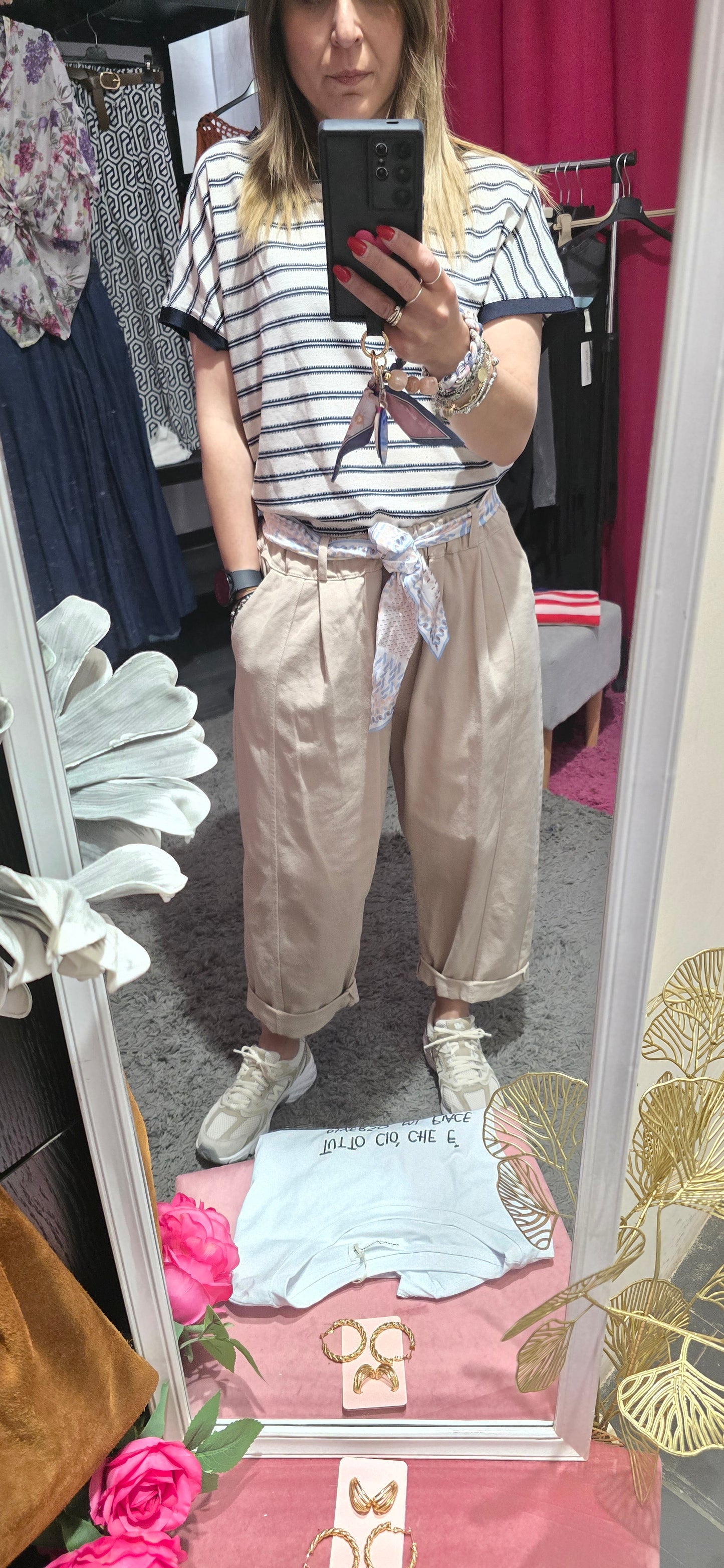 Jeans crema con foulard