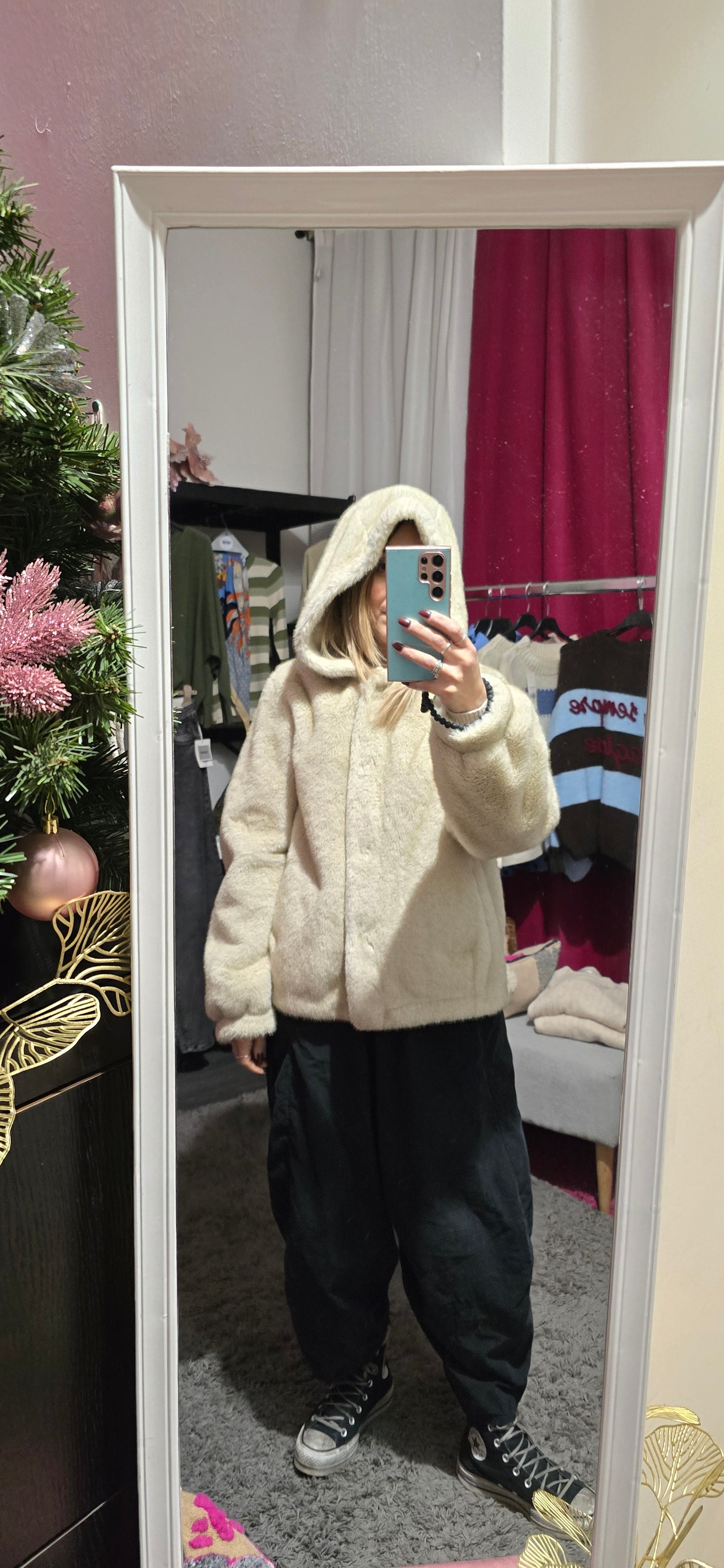 Pellicciotto eco con cappuccio panna