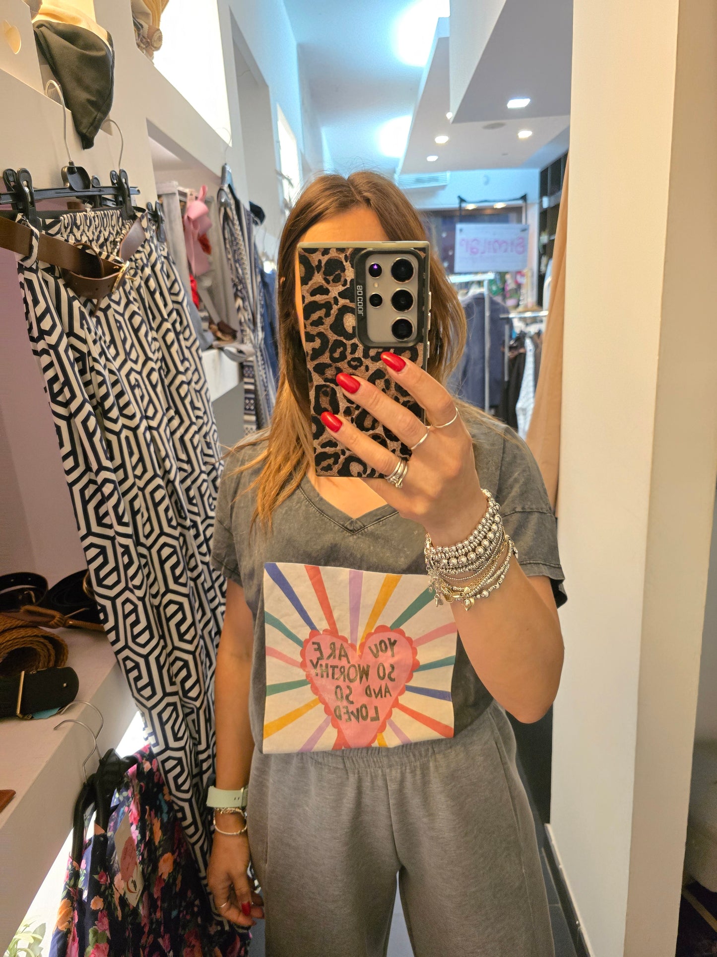 t shirt arcobaleno a v