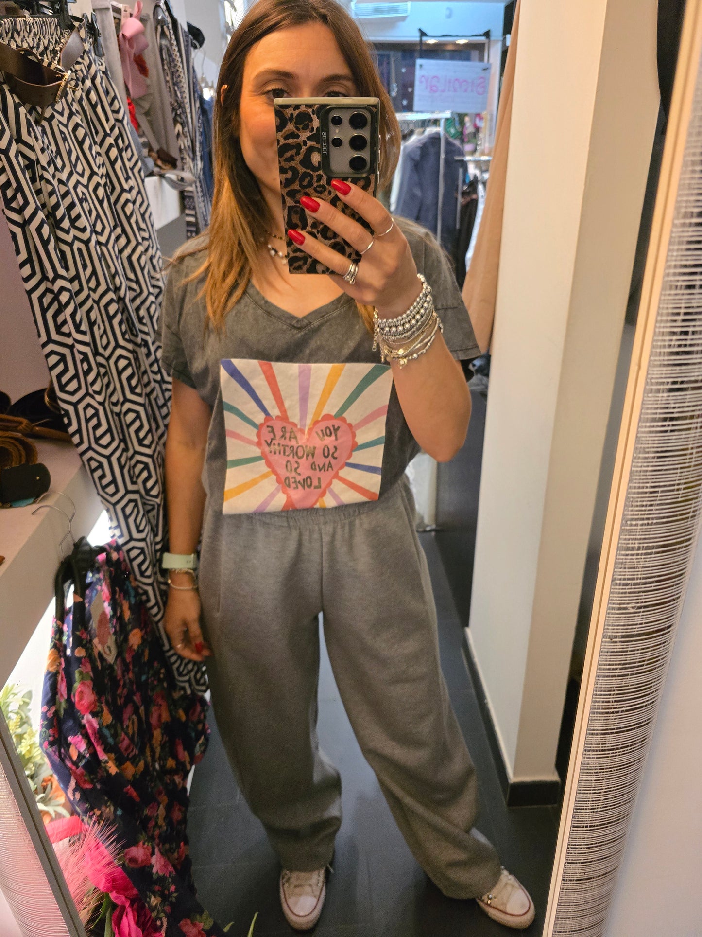 t shirt arcobaleno a v