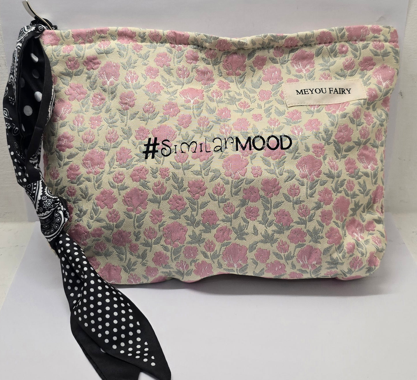 Le #similarMOOD " stravolta " fiorellini rosa