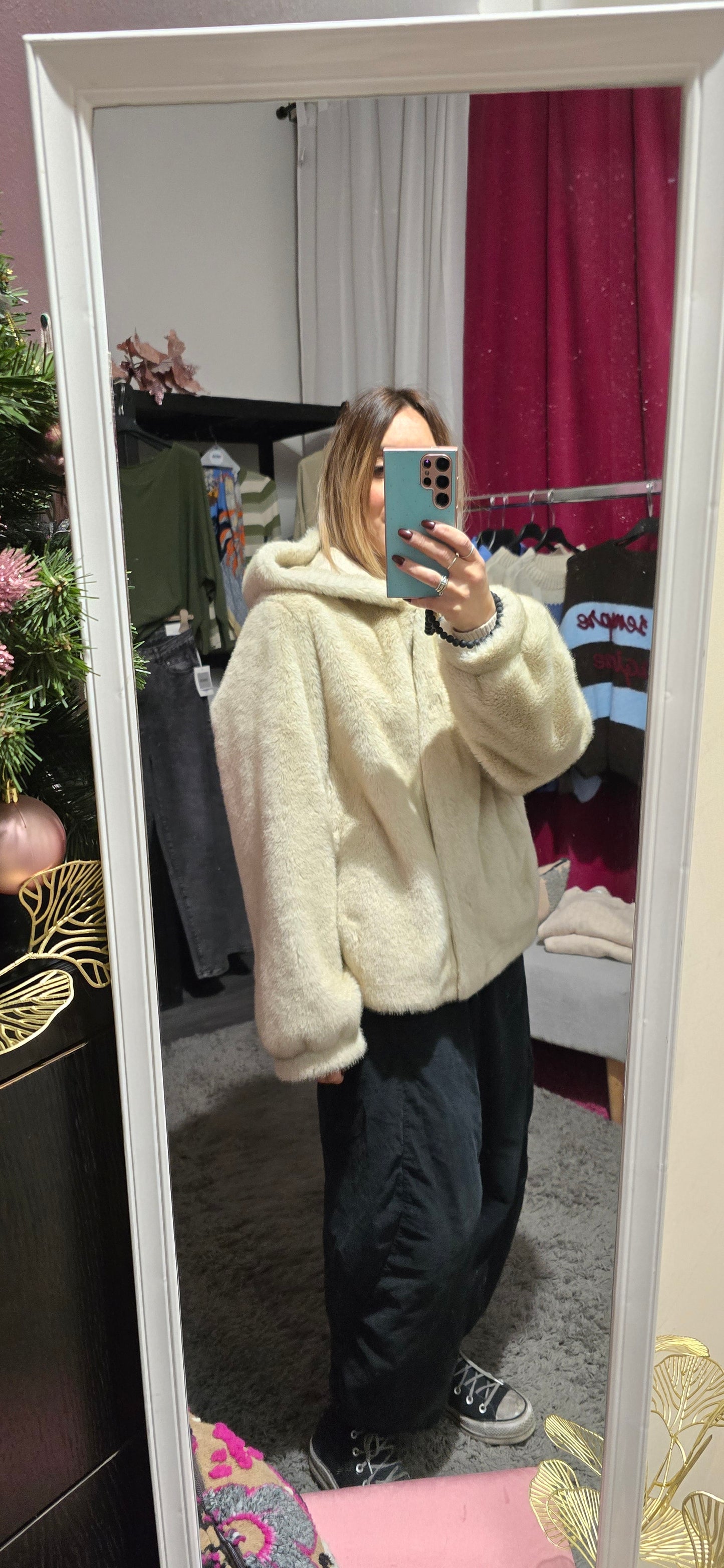 Pellicciotto eco con cappuccio panna