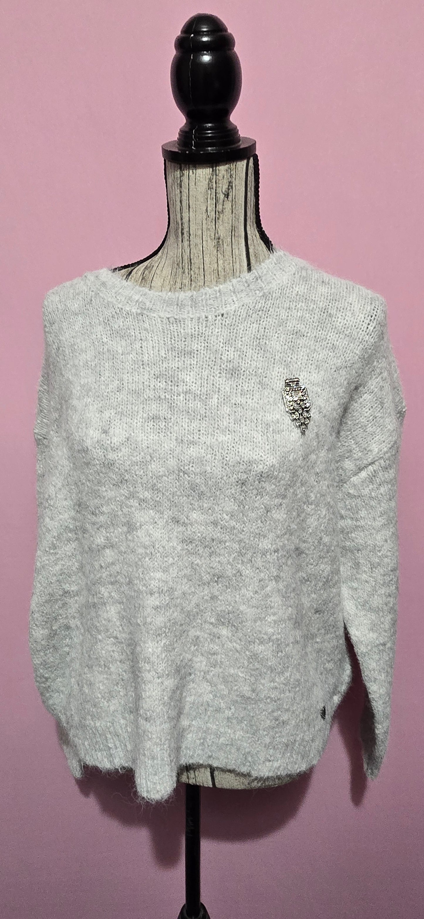 Pull grigio spilla
