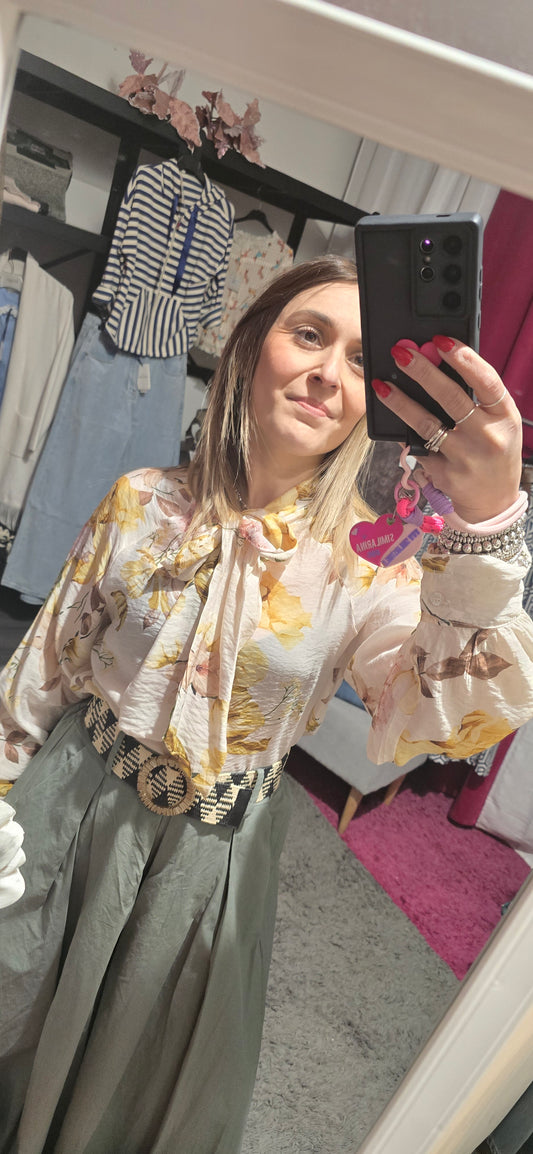 Camicia fiori con fiocco