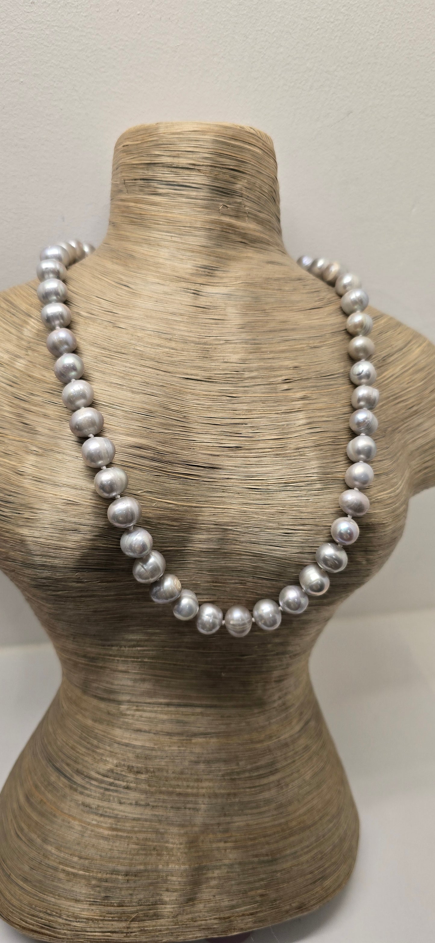 Girocollo perle di fiume grigio