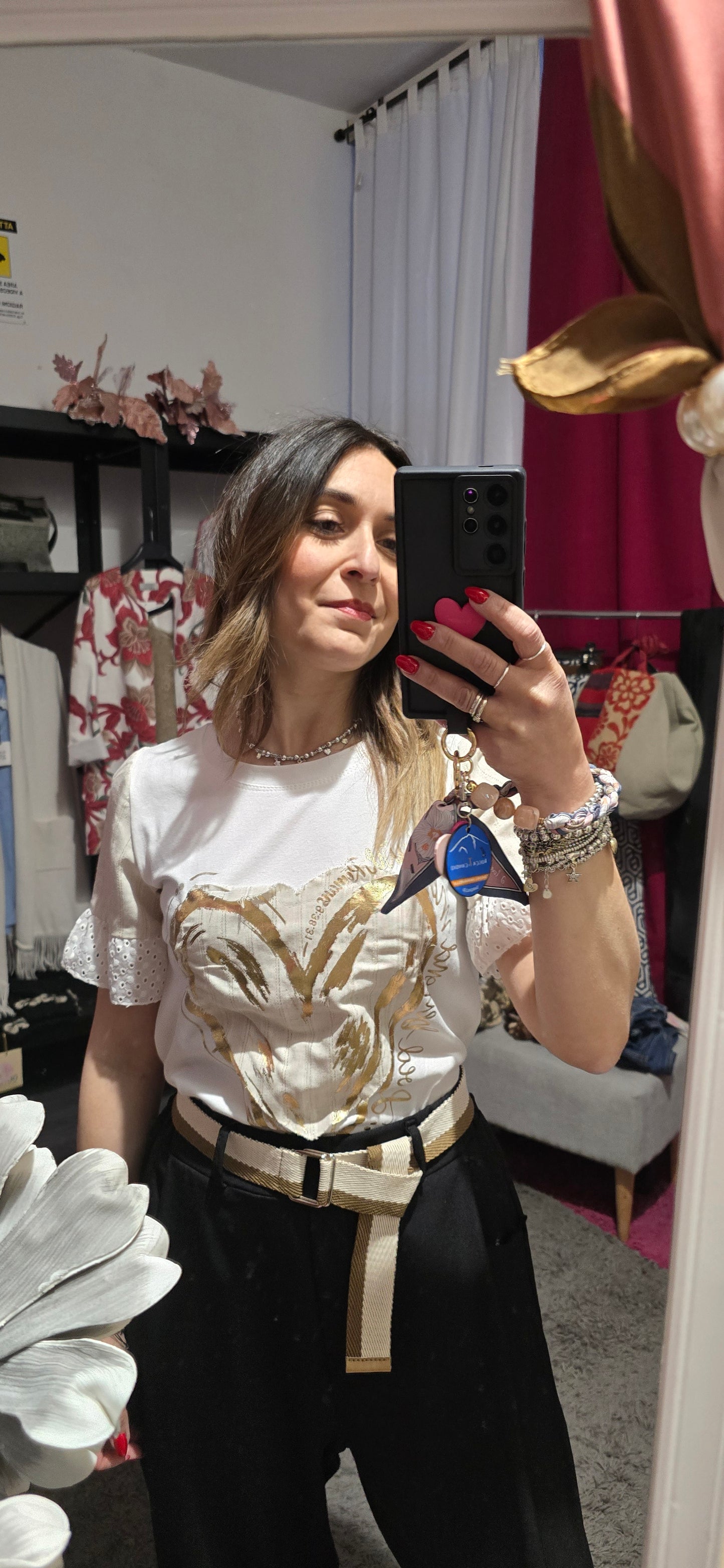 T shirt con cuore e sangallo