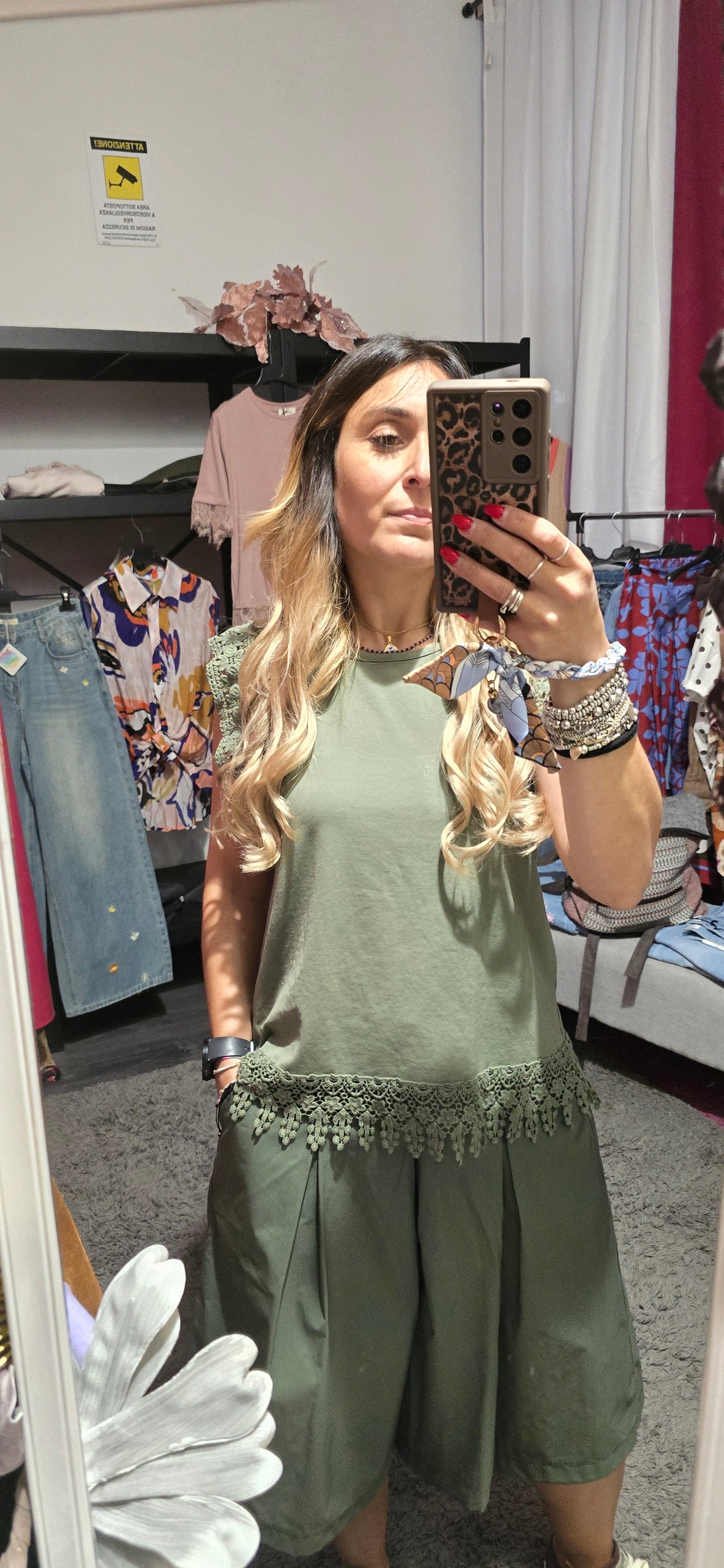 T shirt verde con bordo macrame'