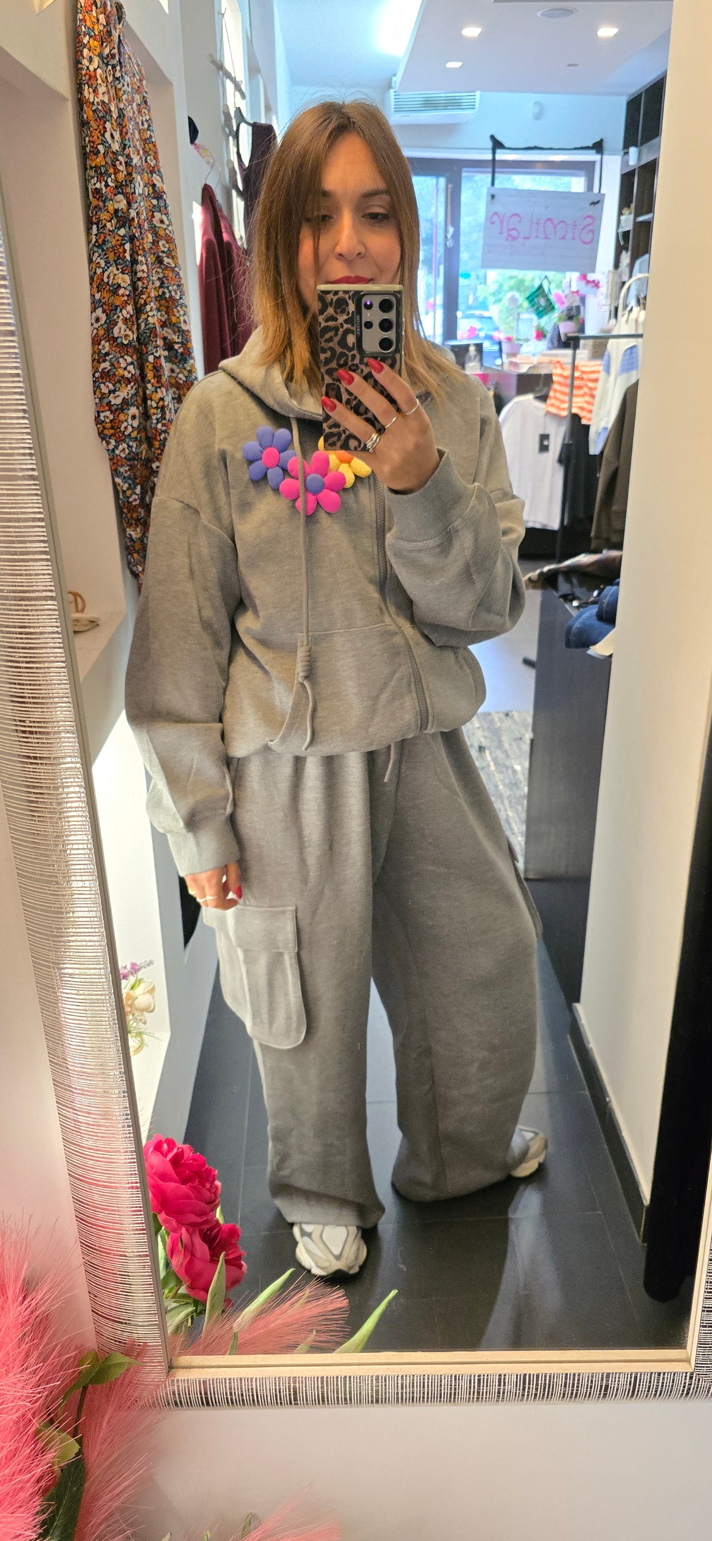 Felpa zip grigio con 💐
