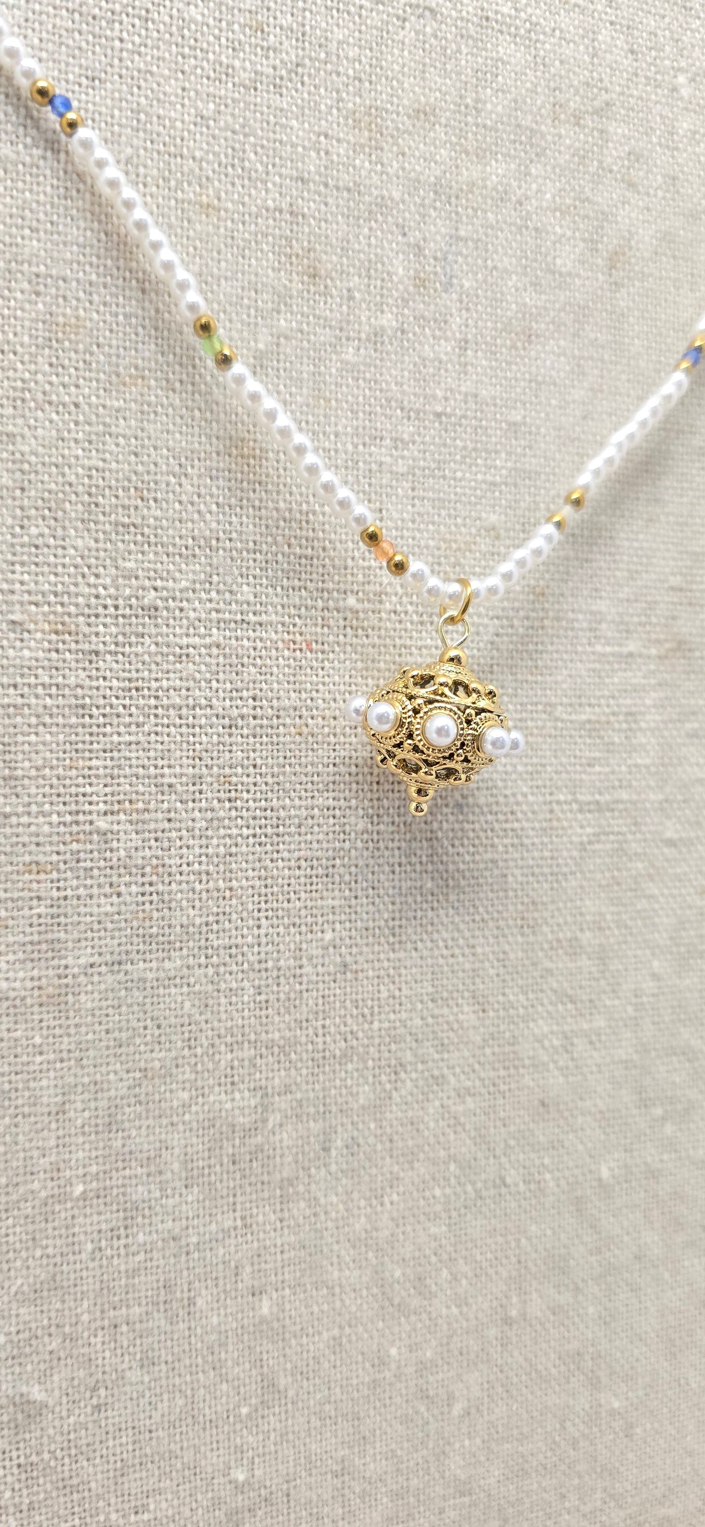 Girocollo perle e charm