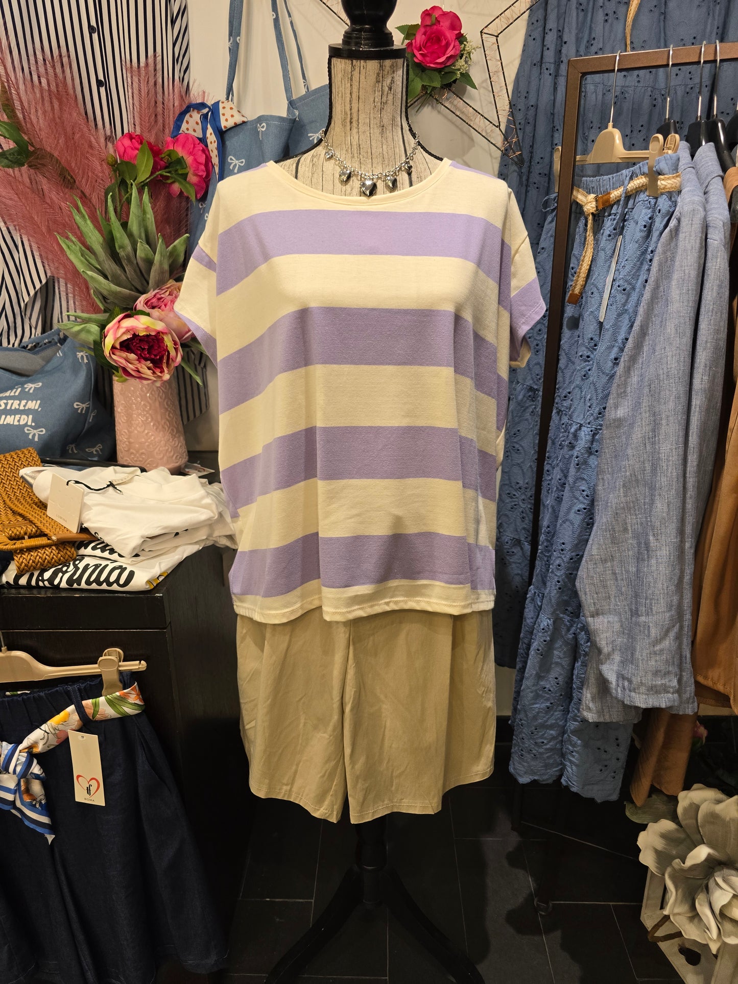 T shirt over malva