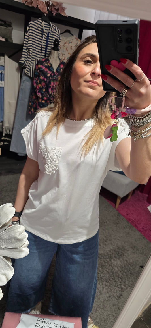T shirt con tasca crochet bianca