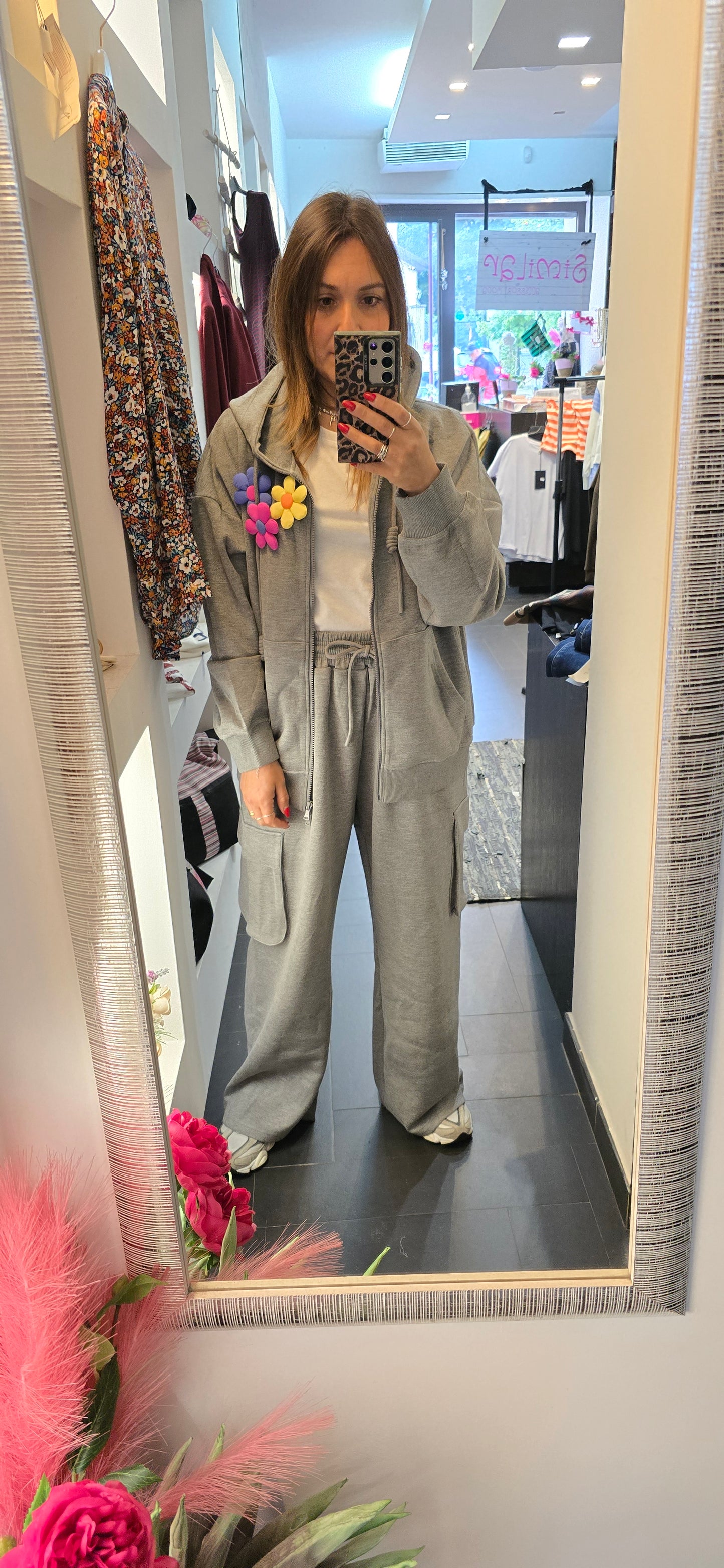 Felpa zip grigio con 💐