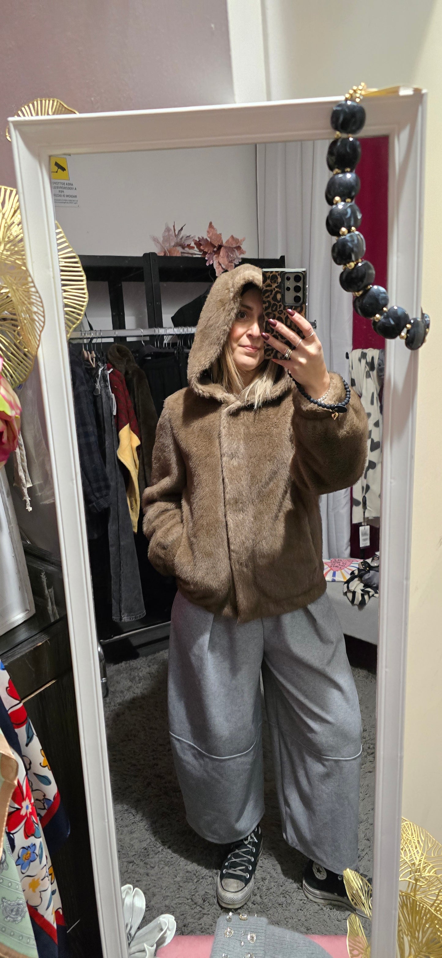 Pellicciotto eco fango con cappuccio