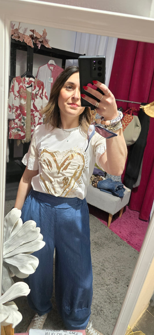 T shirt con cuore e sangallo
