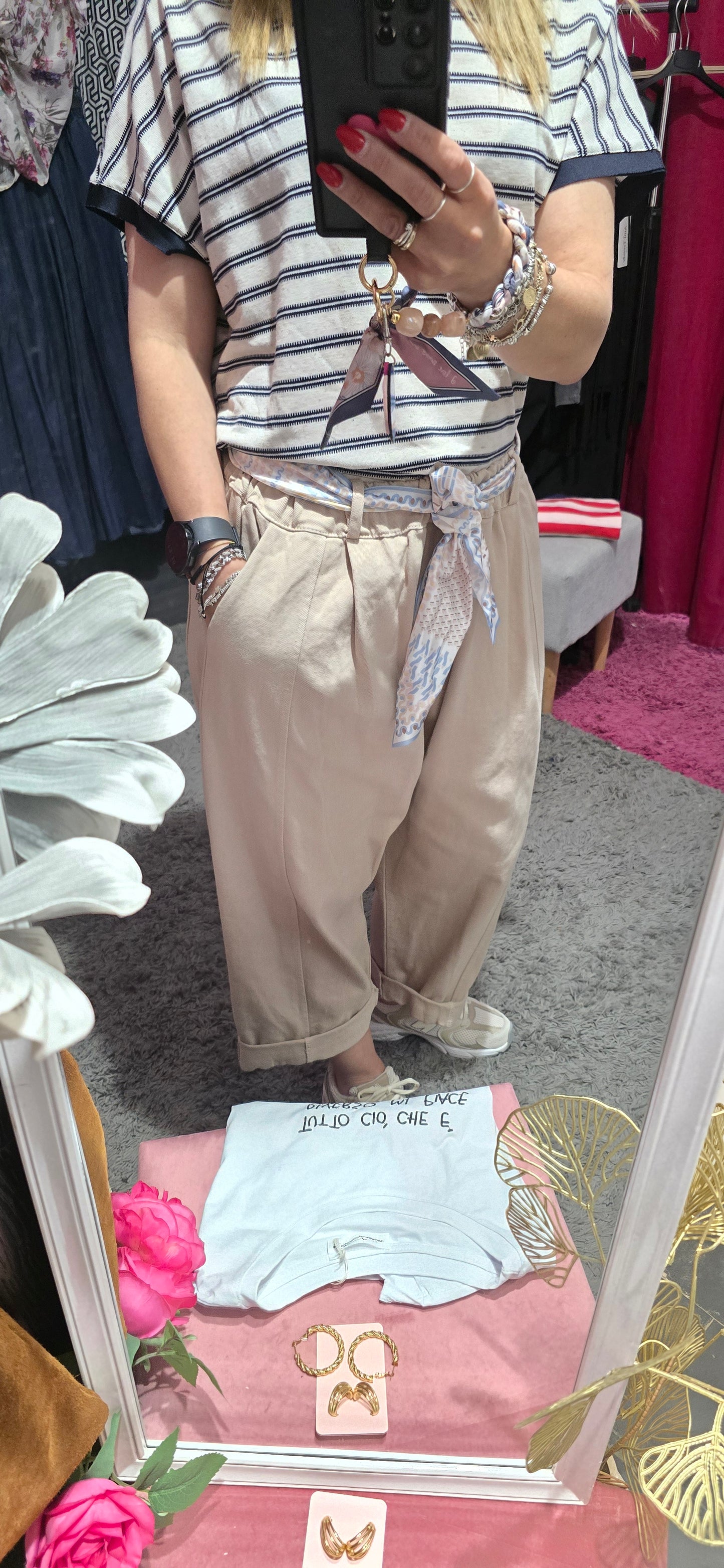 Jeans crema con foulard