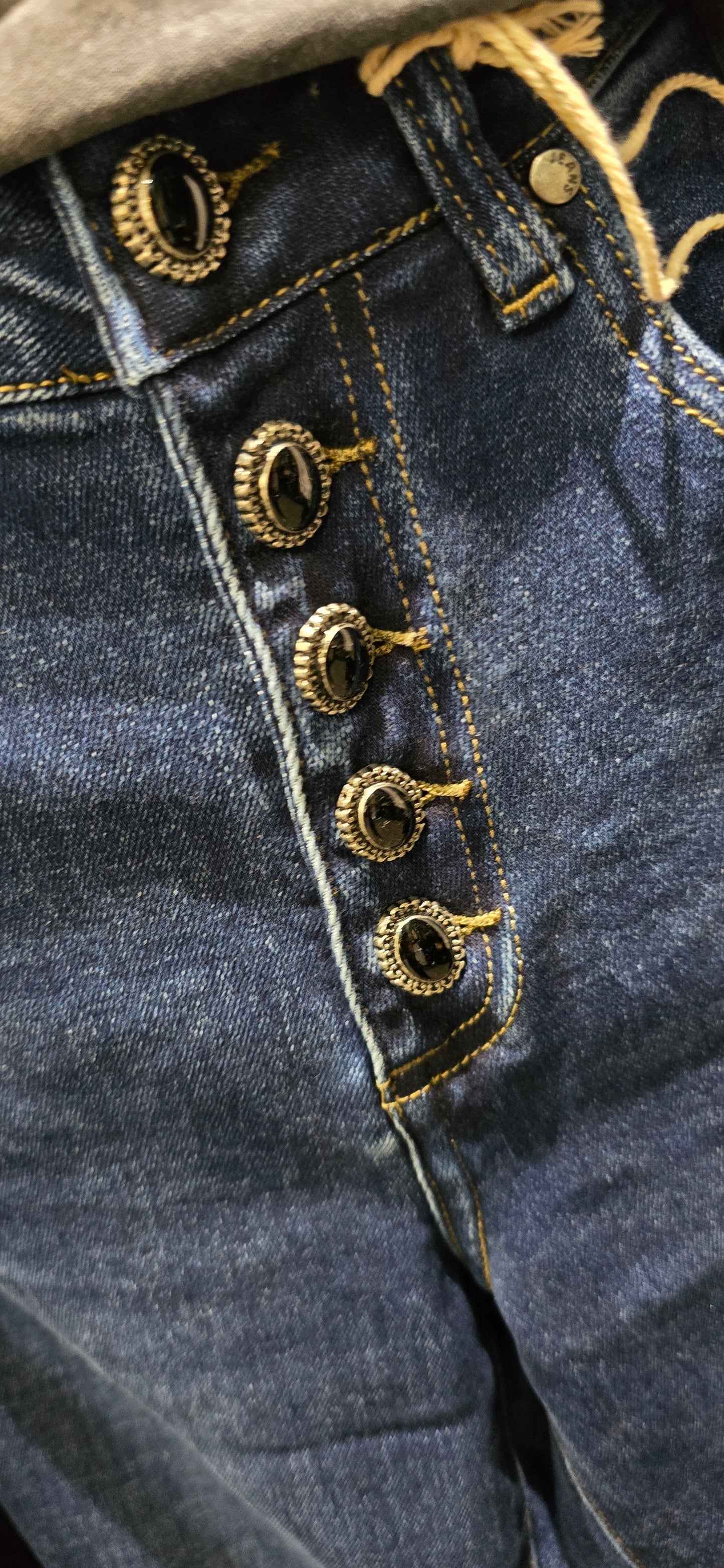 Jeans bottone gioiello