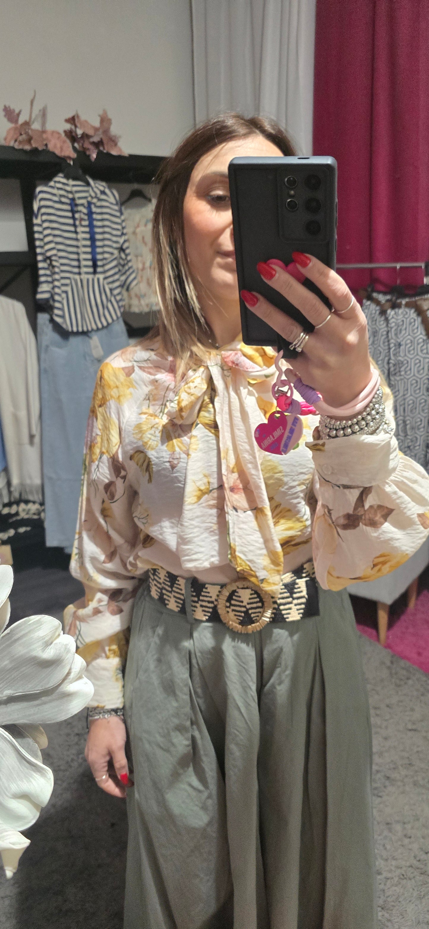 Camicia fiori con fiocco