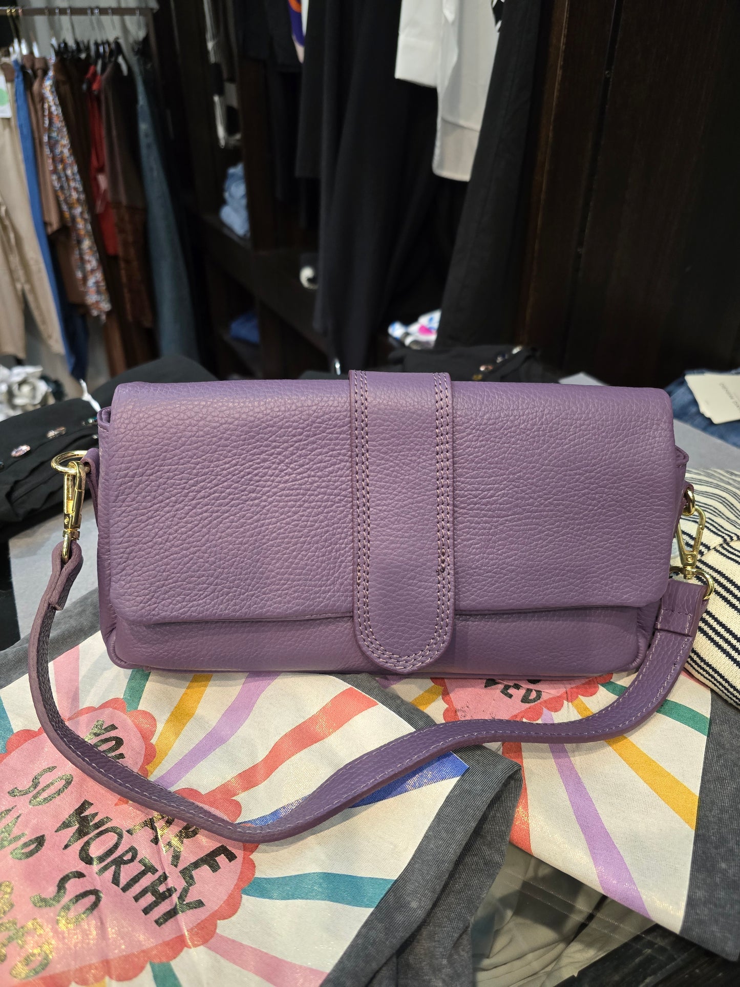 Borsa pelle Deinara viola