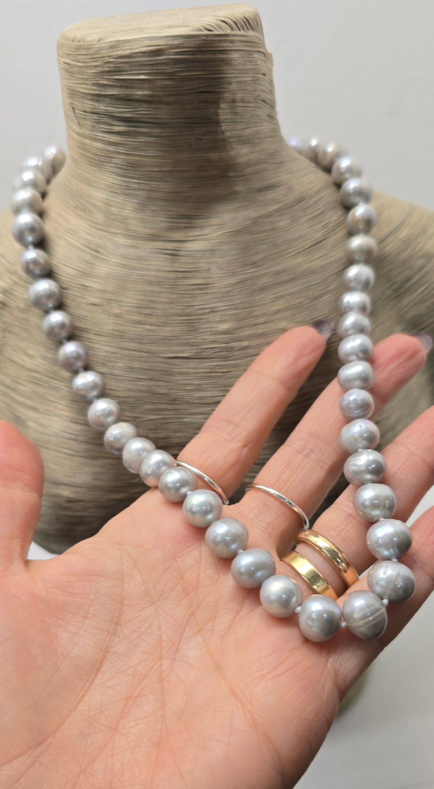 Girocollo perle di fiume grigio