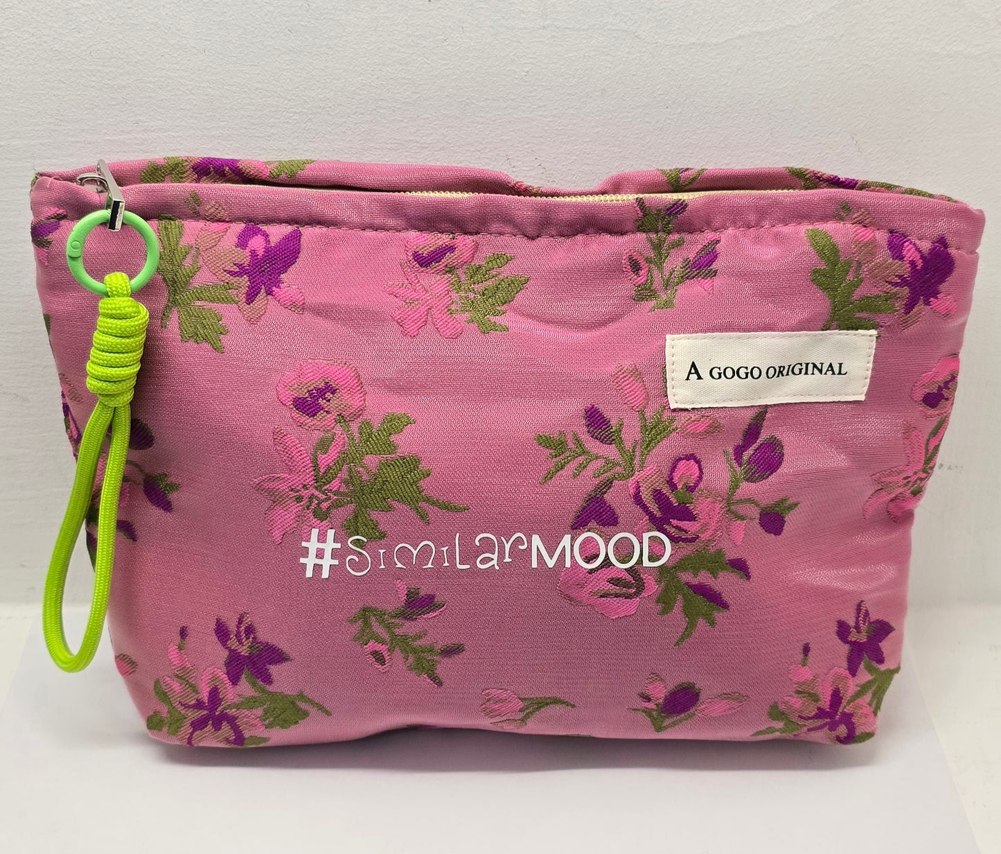 Le #similarMOOD " kiss se frega " fucsia