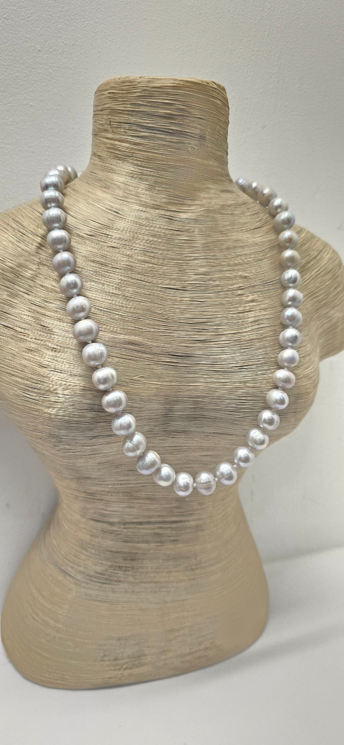 Girocollo perle di fiume grigio