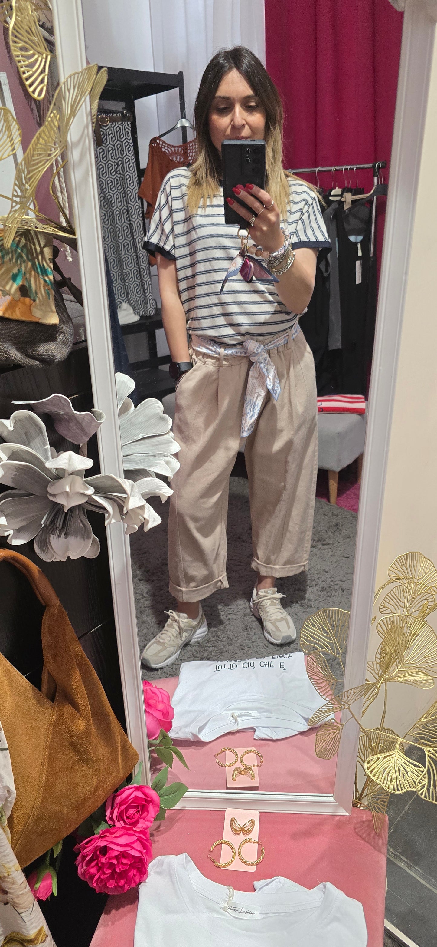 Jeans crema con foulard