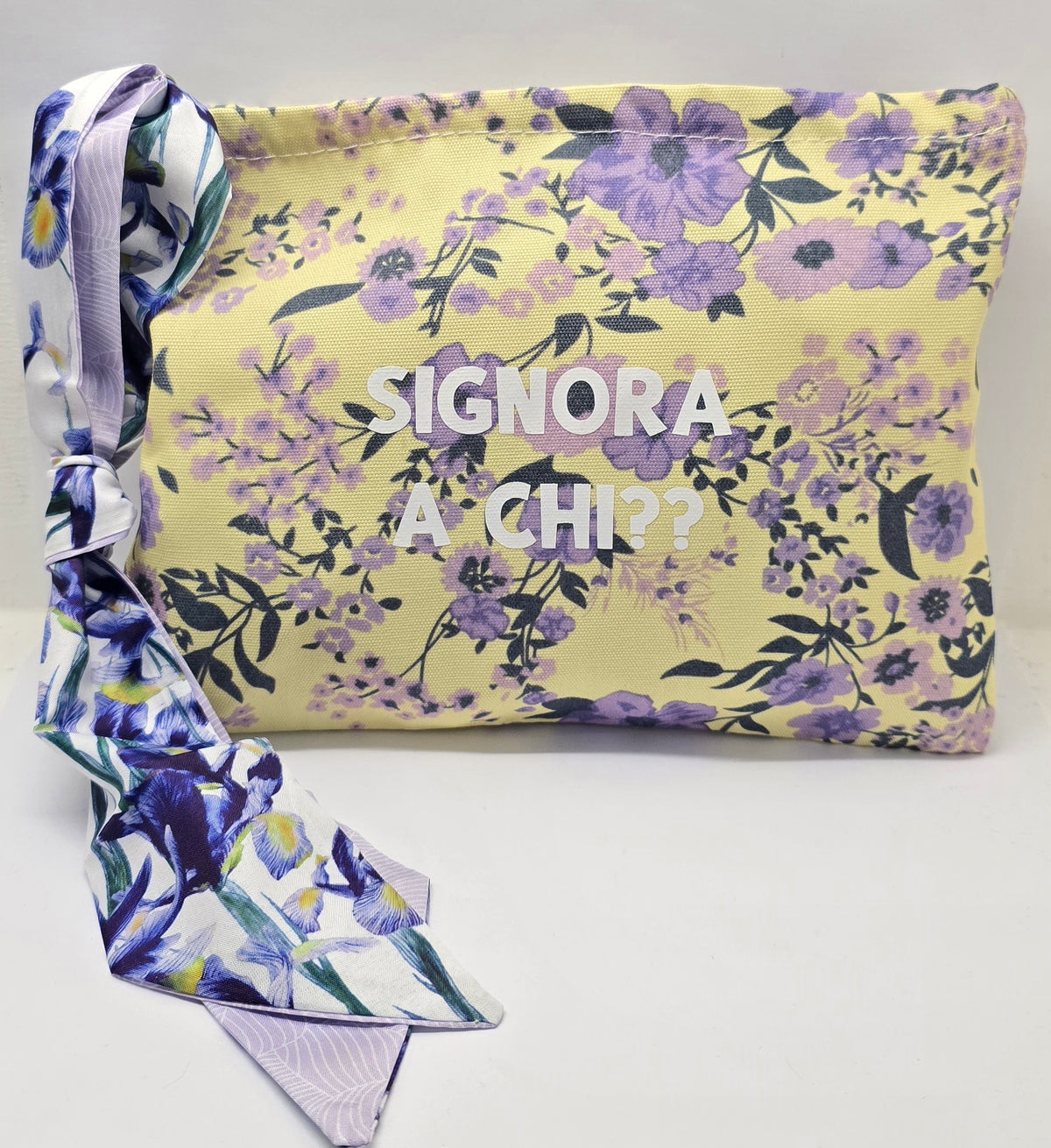 Le #similarMOOD "signora a chi" fiori gialla
