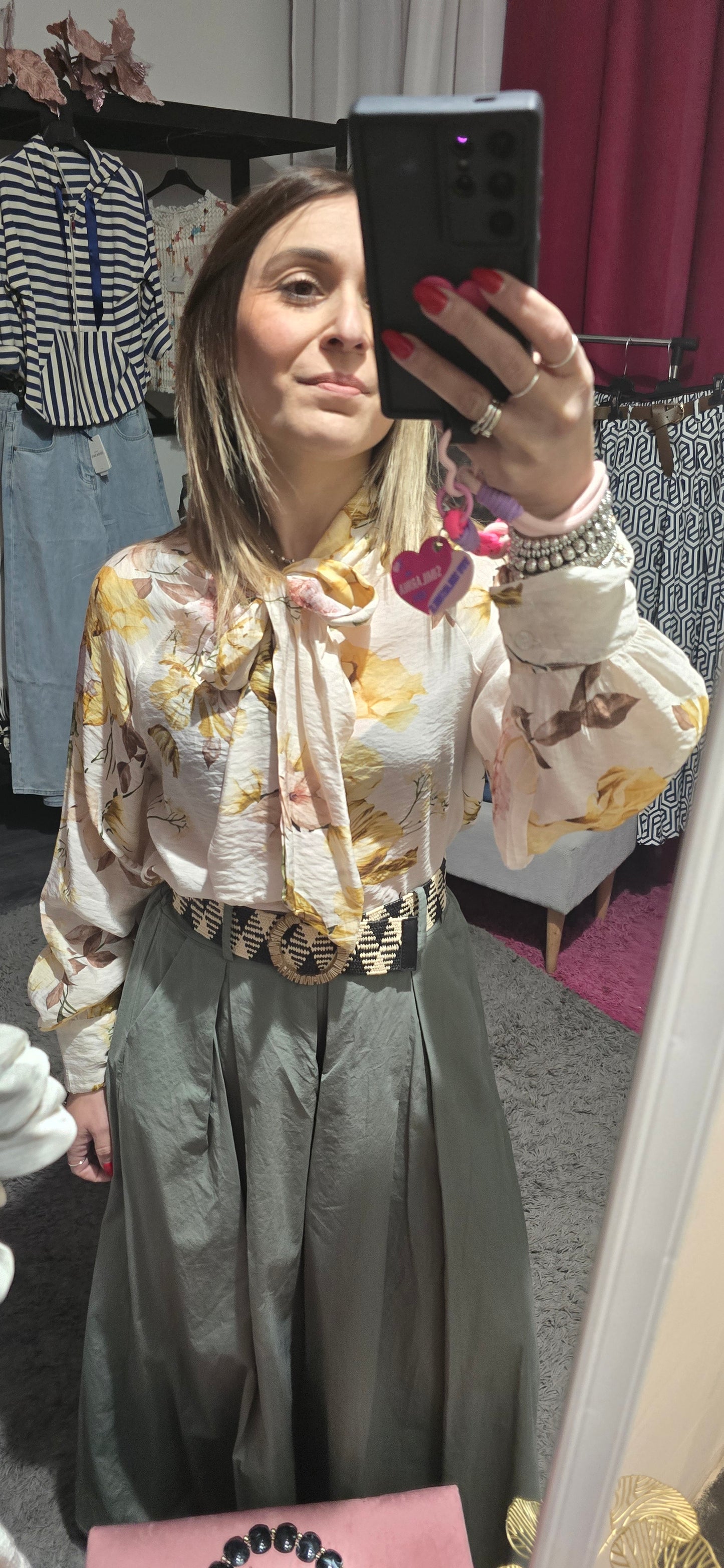 Camicia fiori con fiocco